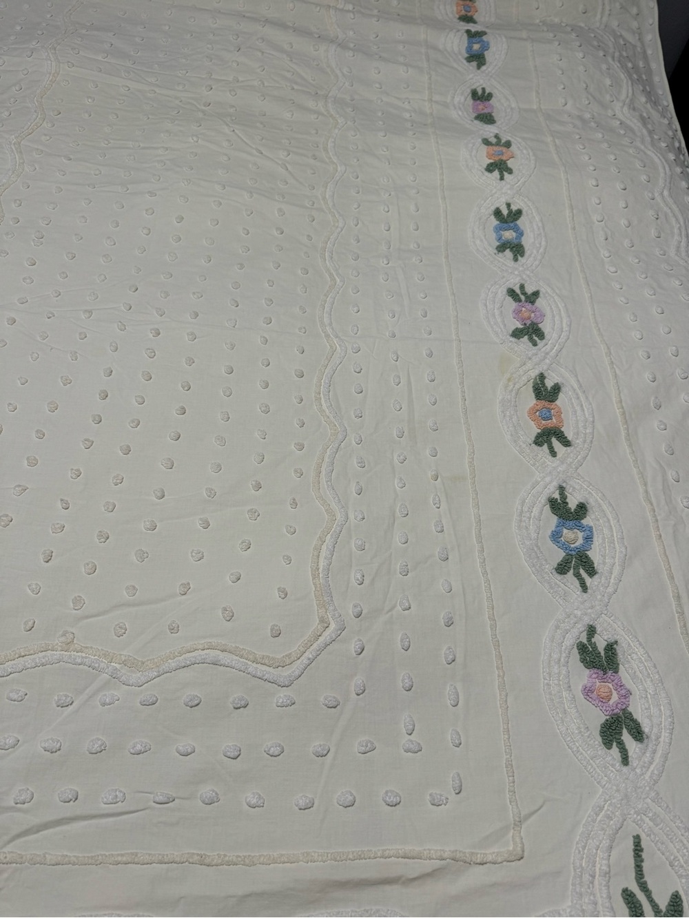 Vintage cotton chenille Tufted Coverlet with Pastel Floral Embroidery cream twin - Picture 3 of 6
